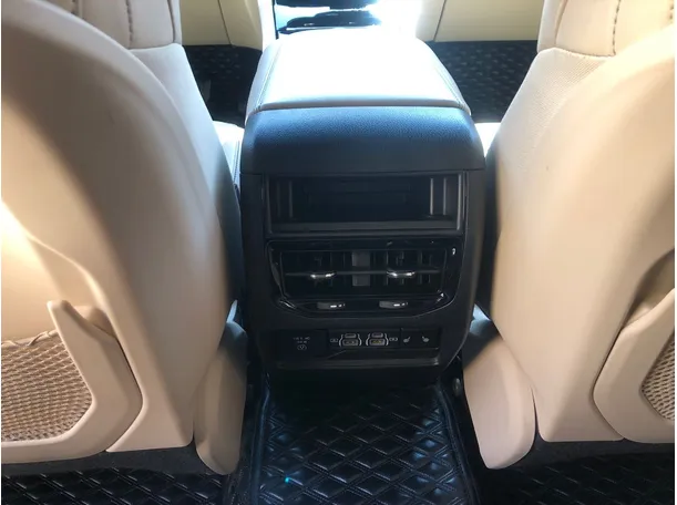 Car image 23