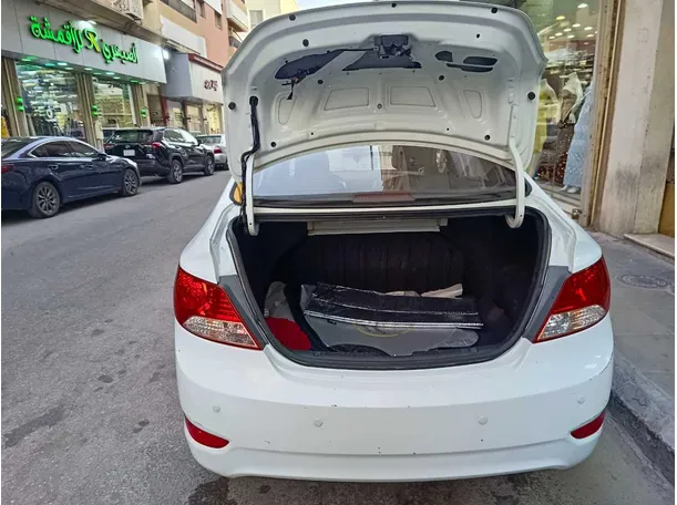 Car image 25