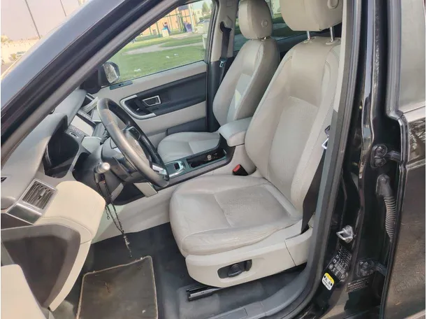 Car image 12