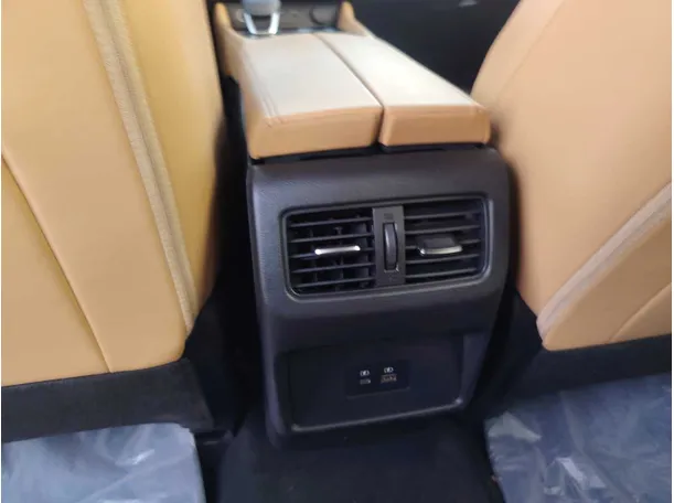 Car image 26