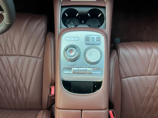 Car image 19