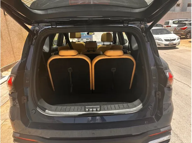 Car image 23