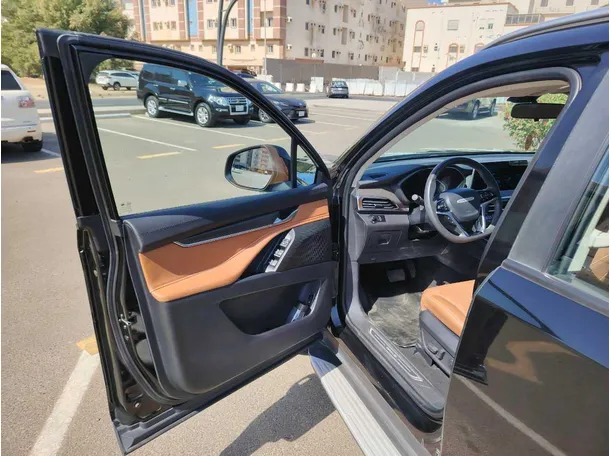 Car image 9