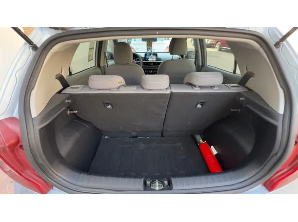 Car image 18