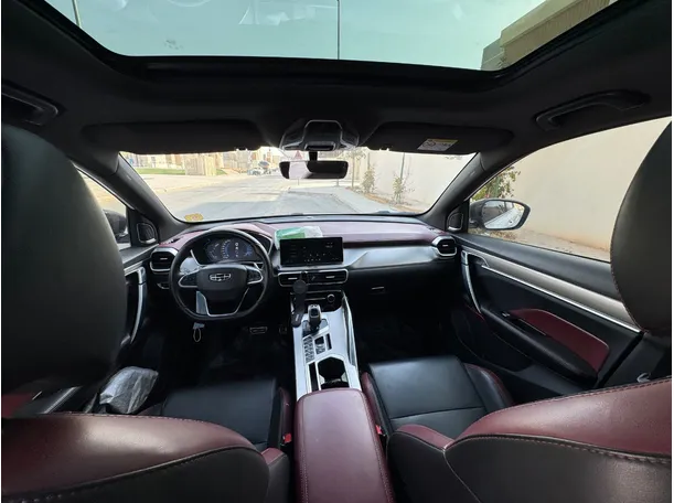 Car image 14