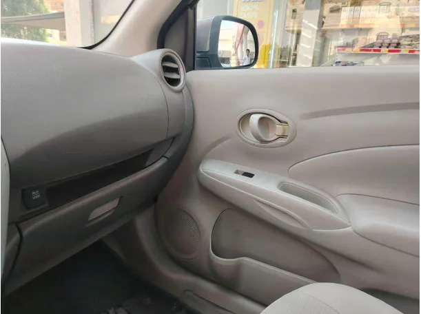 Car image 35
