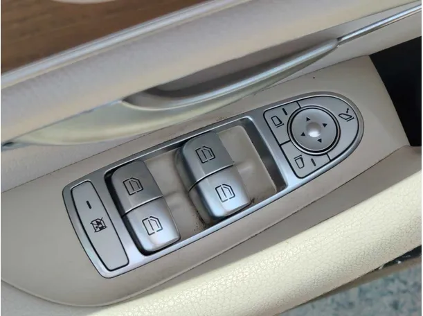 Car image 33