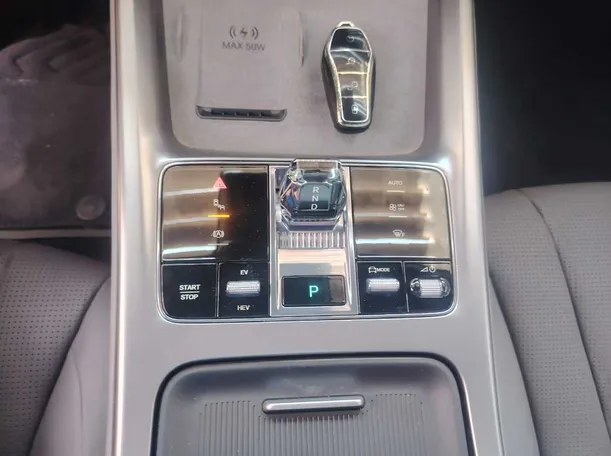 Car image 24