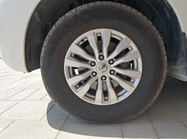 Car image 9