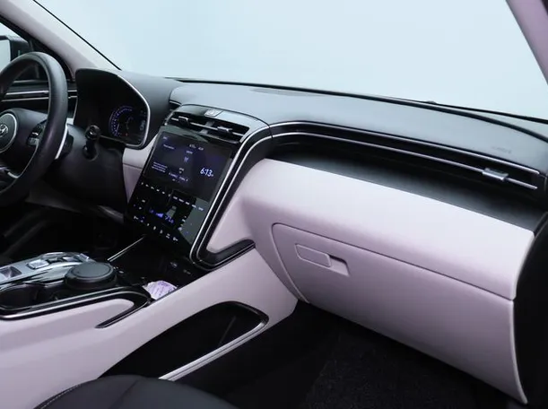 Car image 10