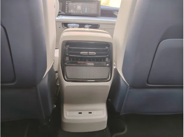 Car image 32