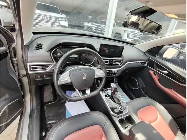Car image 15