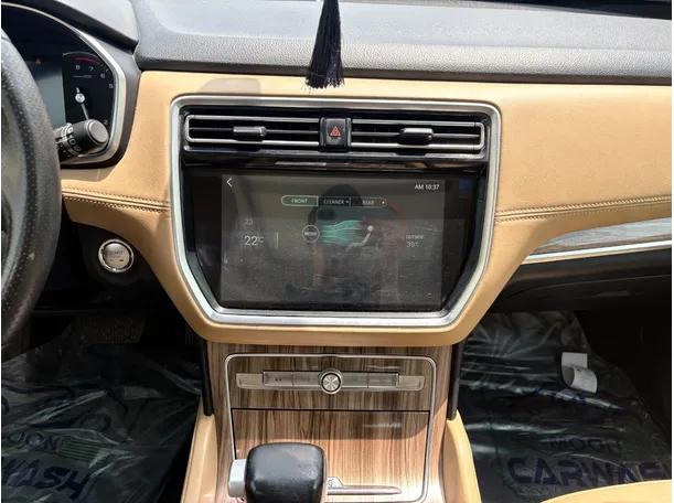 Car image 19