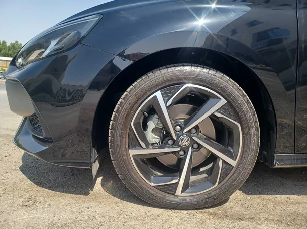 Car image 9