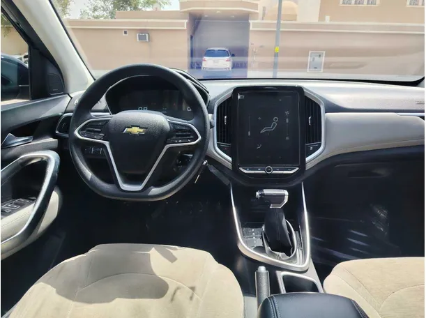 Car image 19