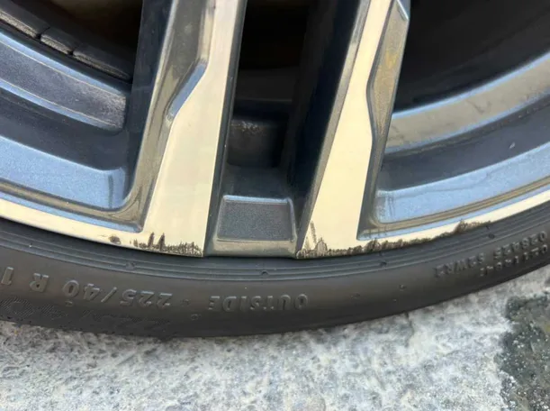Car image 26