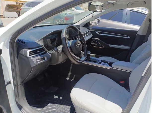 Car image 11