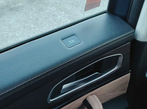 Car image 37
