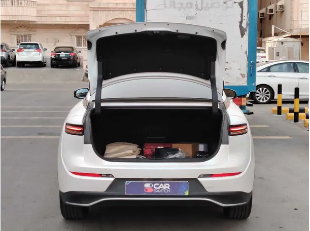 Car image 26