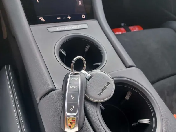 Car image 17