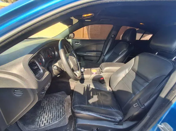 Car image 12