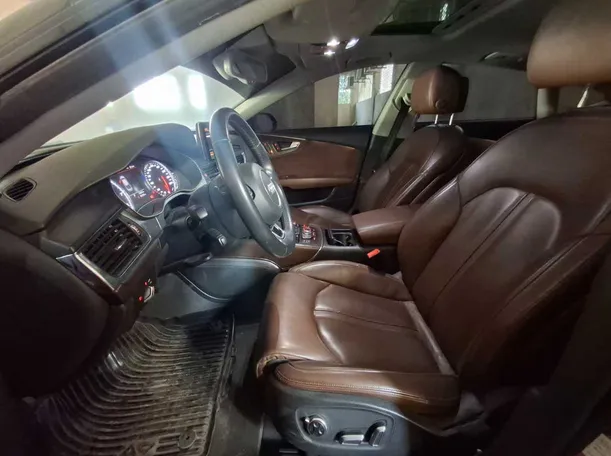 Car image 12