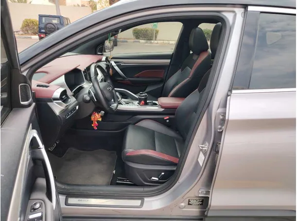 Car image 13