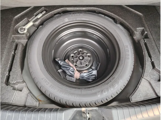 Car image 26