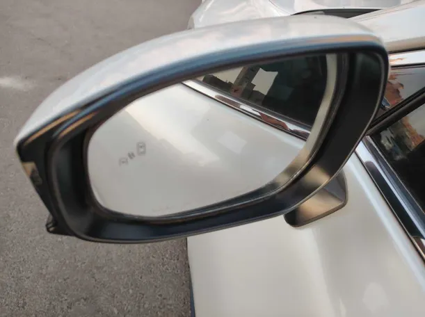 Car image 28