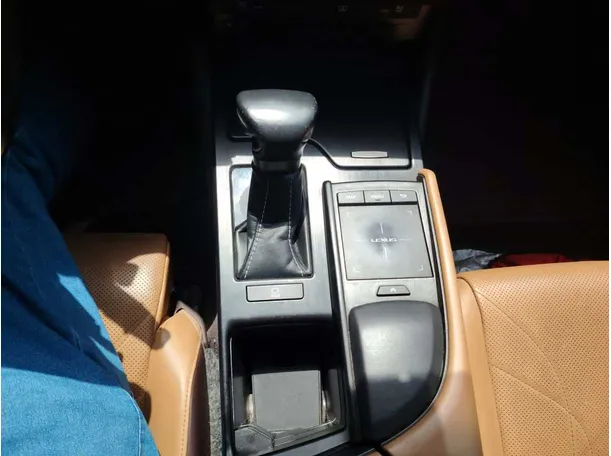 Car image 24