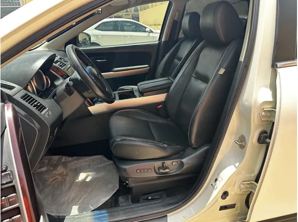 Car image 12