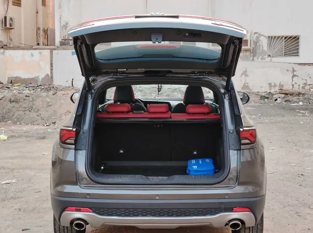 Car image 28
