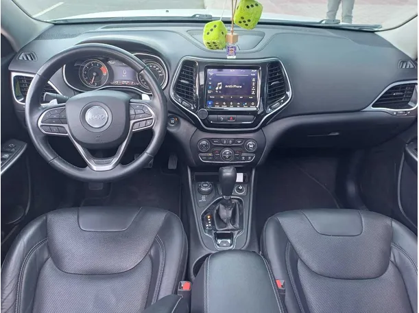 Car image 16