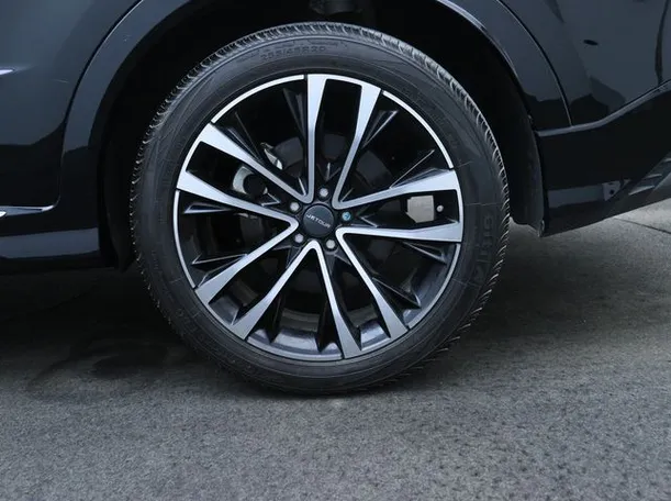 Car image 7