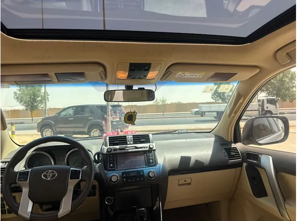 Car image 14