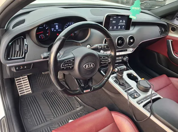 Car image 11