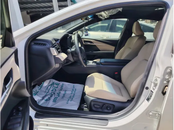Car image 13