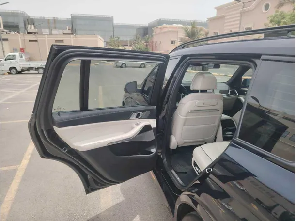 Car image 30