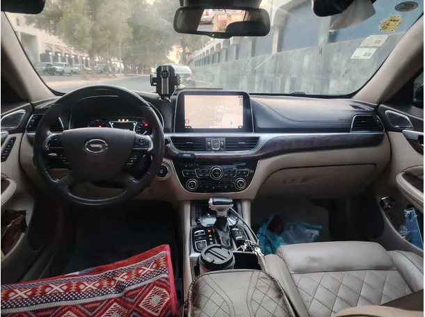 Car image 19