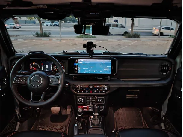 Car image 16