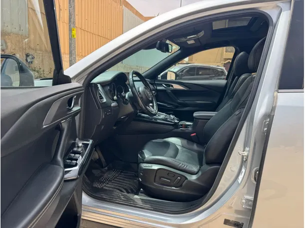 Car image 11