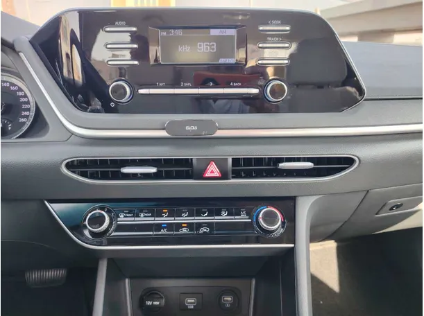 Car image 19