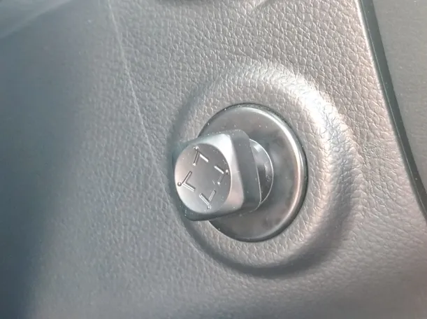 Car image 37