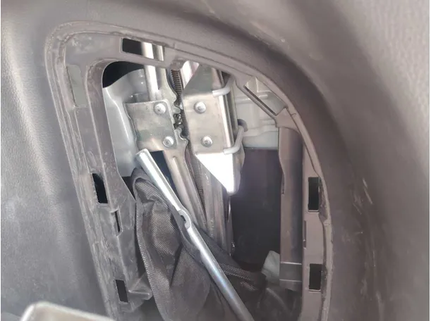 Car image 30