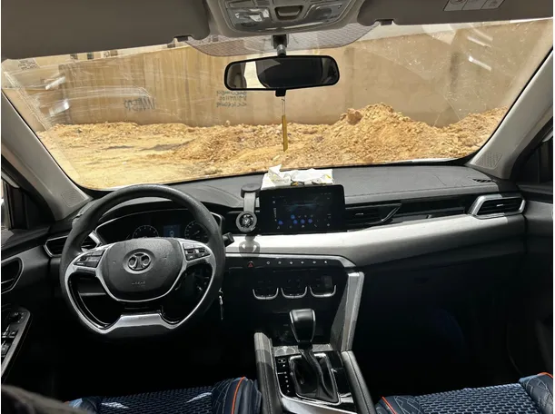 Car image 17