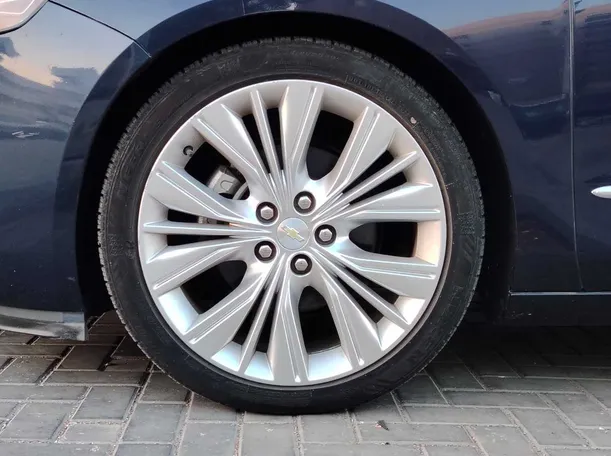 Car image 10