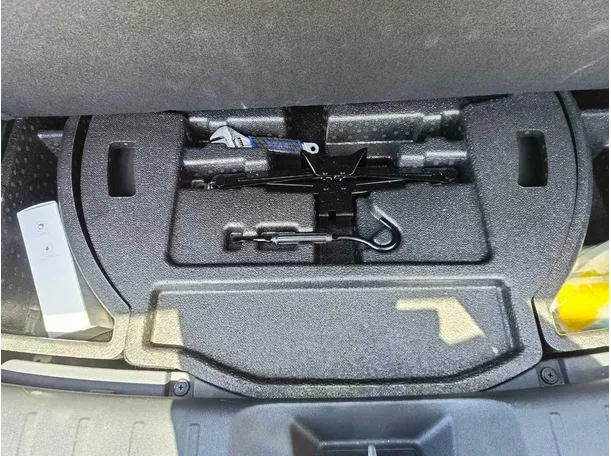 Car image 40