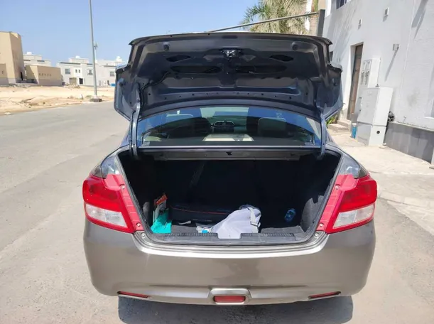 Car image 25