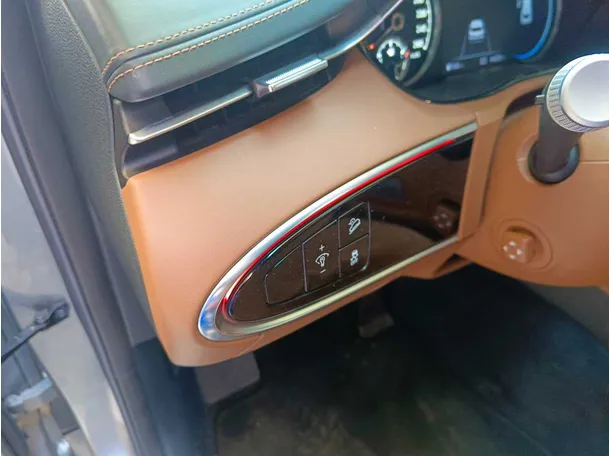 Car image 36