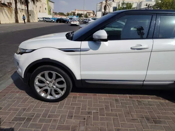 Car image 9
